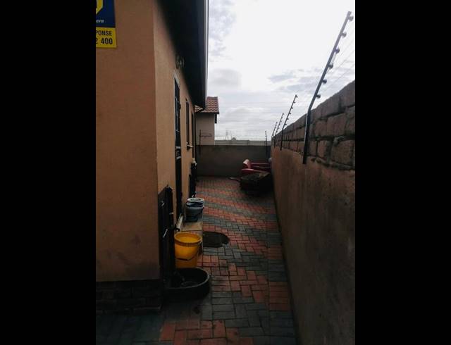 2 BEDROOM HOUSE FOR SALE IN SOSHANGUVE EAST